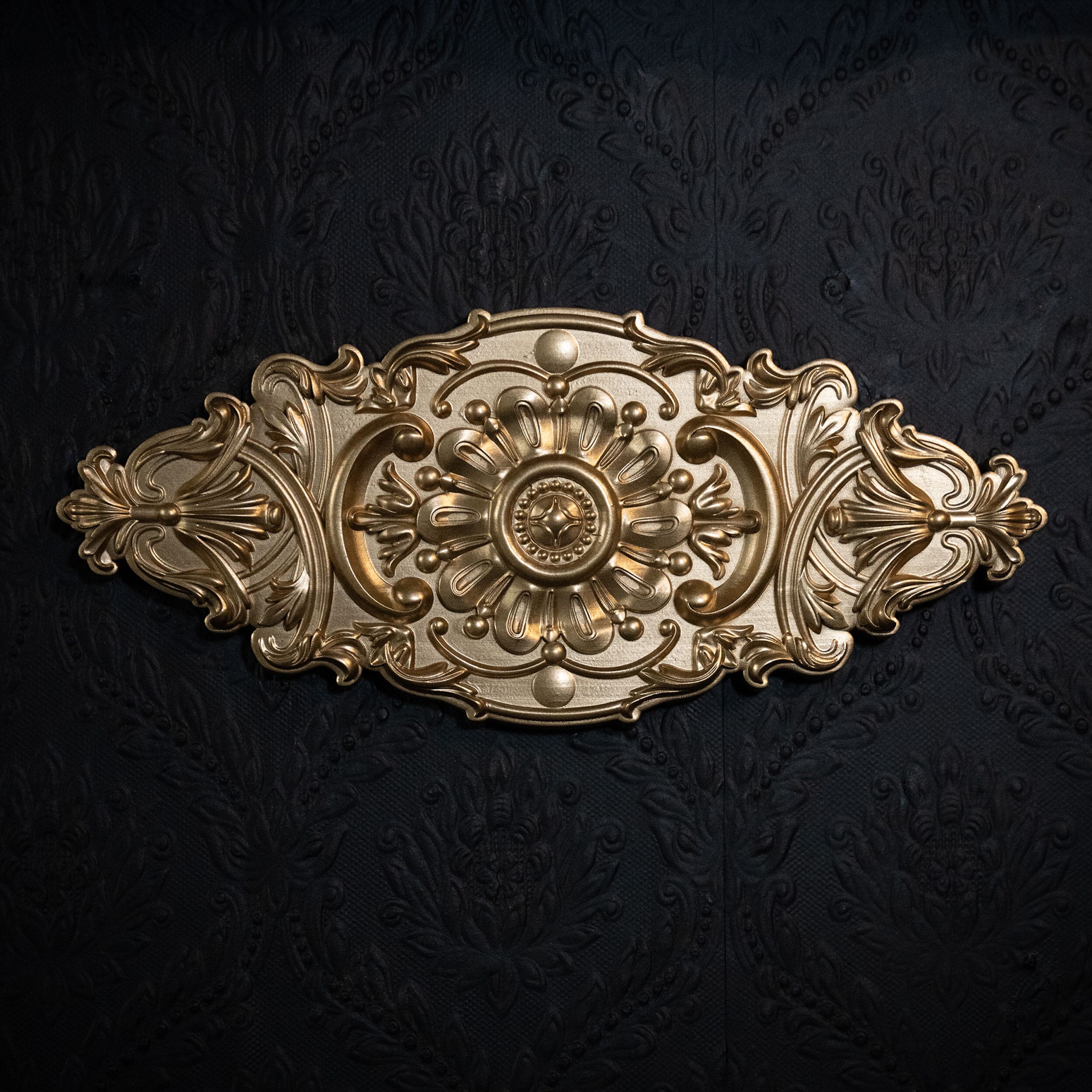 Reign - Baroque Wall Plaque - Image 3
