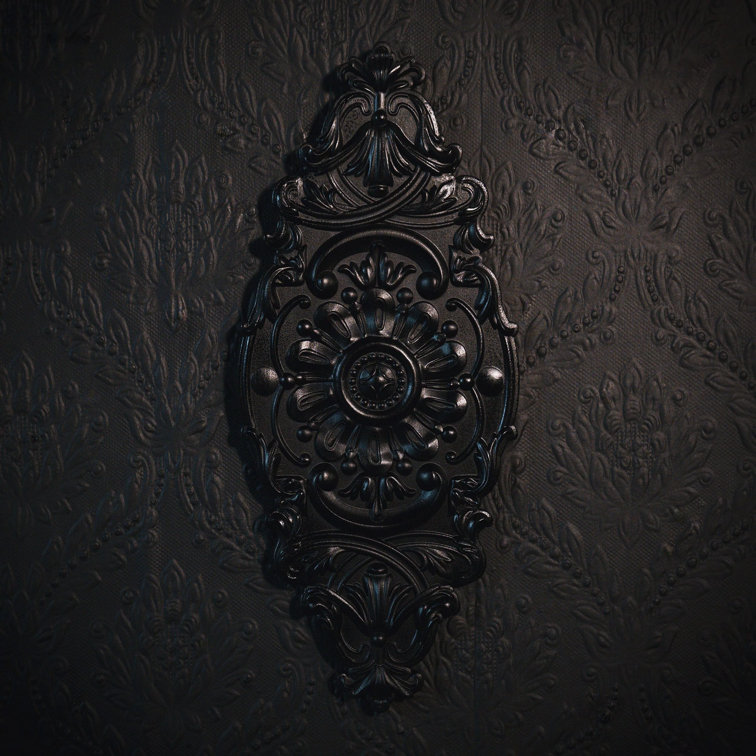 Reign - Baroque Wall Plaque - Image 4